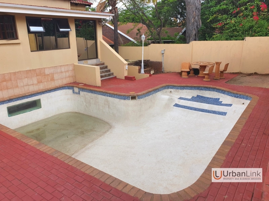 6 Bedroom Property for Sale in Safari Gardens North West